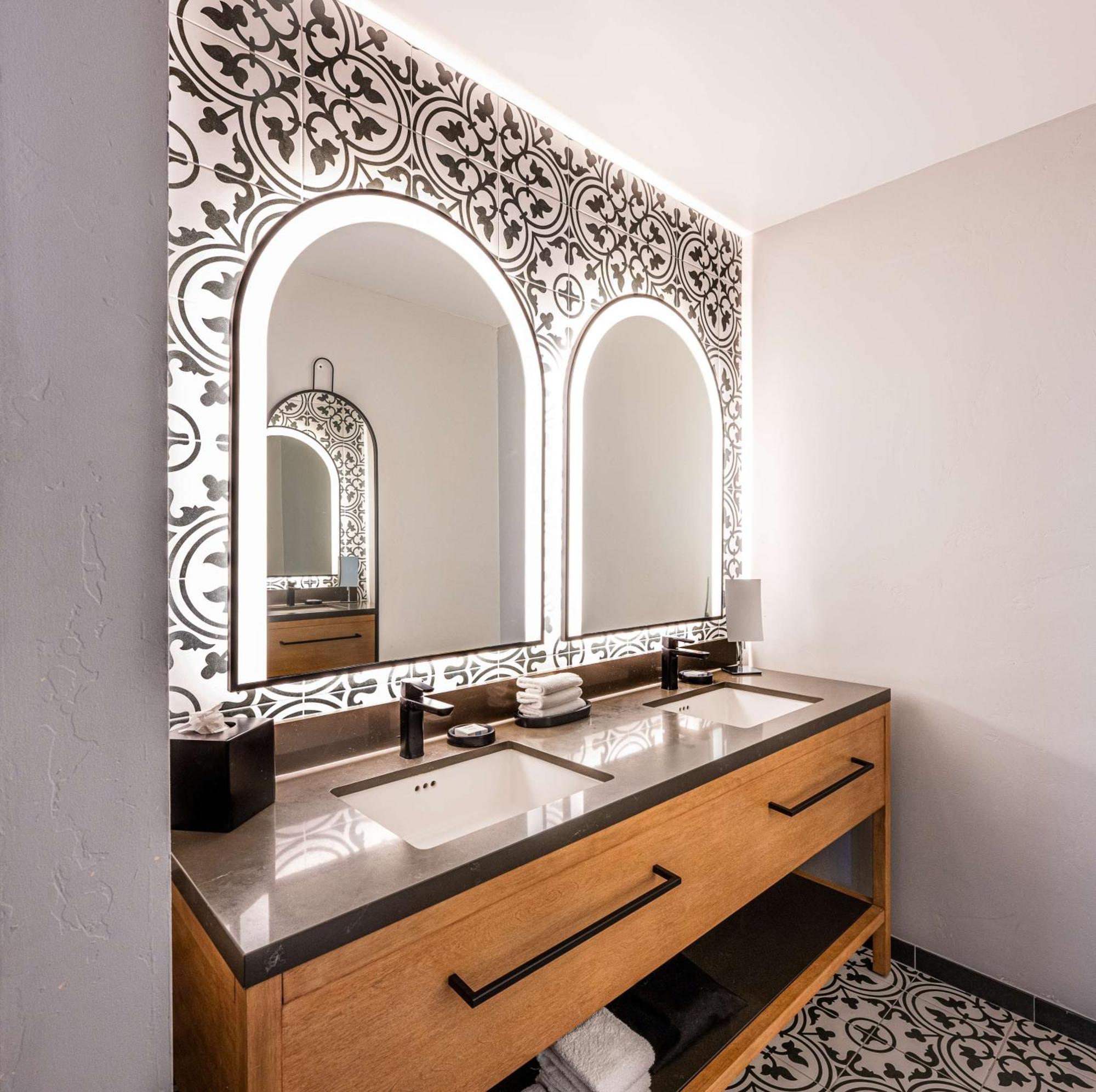 Hotel Virginia Santa Barbara, Tapestry Collection By Hilton Exterior foto